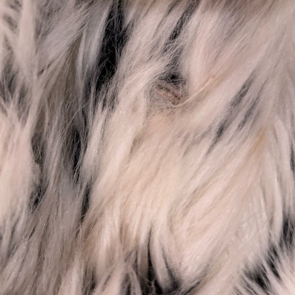 Elegant Faux Fur Teddy Jacket - White and Black - Picture 9 of 11
